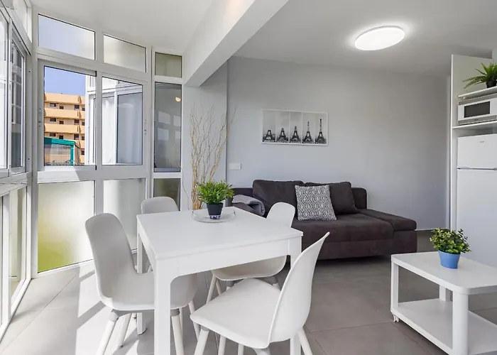 Modern In Americas * Πλάγια ντε λας Αμέρικας