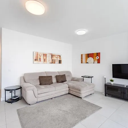 Modern In Americas Apartment *